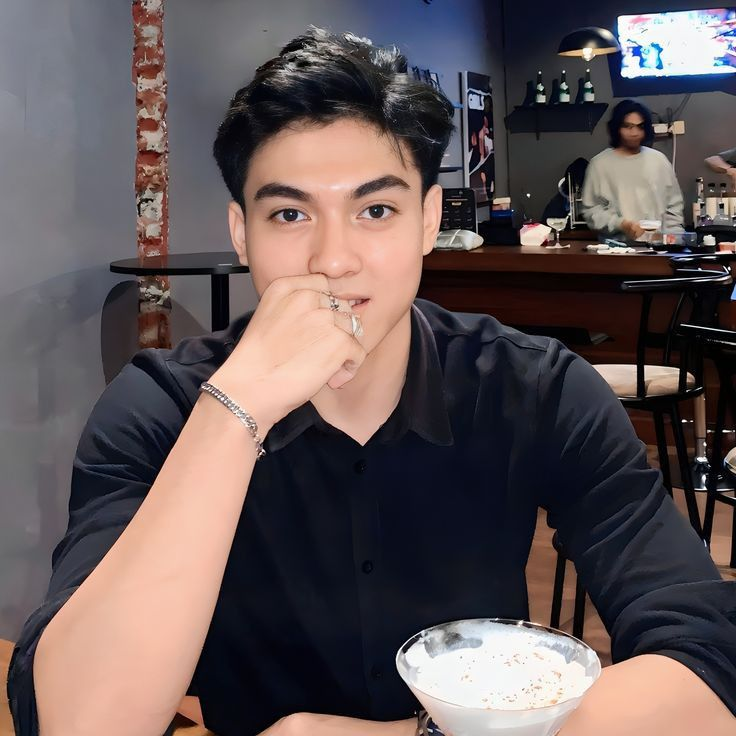 Review Rizky Hidayat