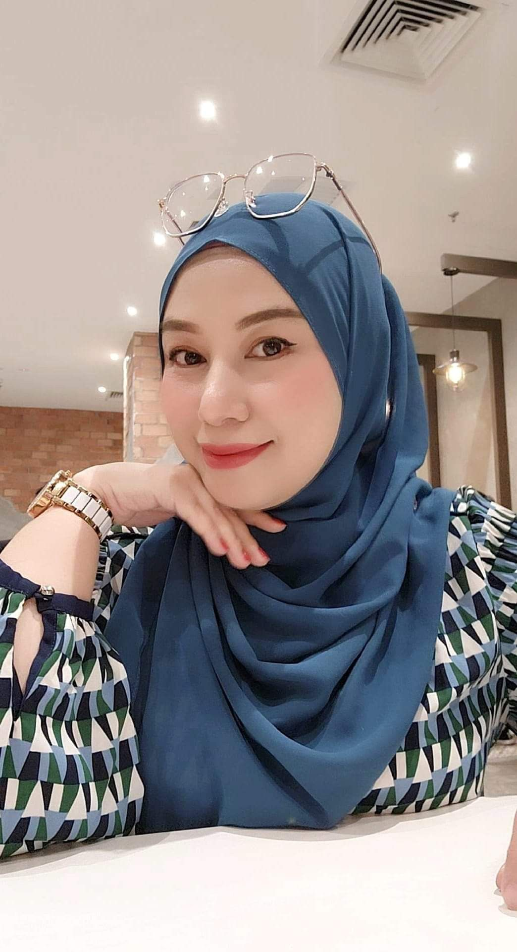 Review Sari Wulandari