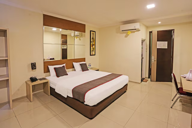 SUPER OYO Townhouse OAK Hotel Fiducia Serpong