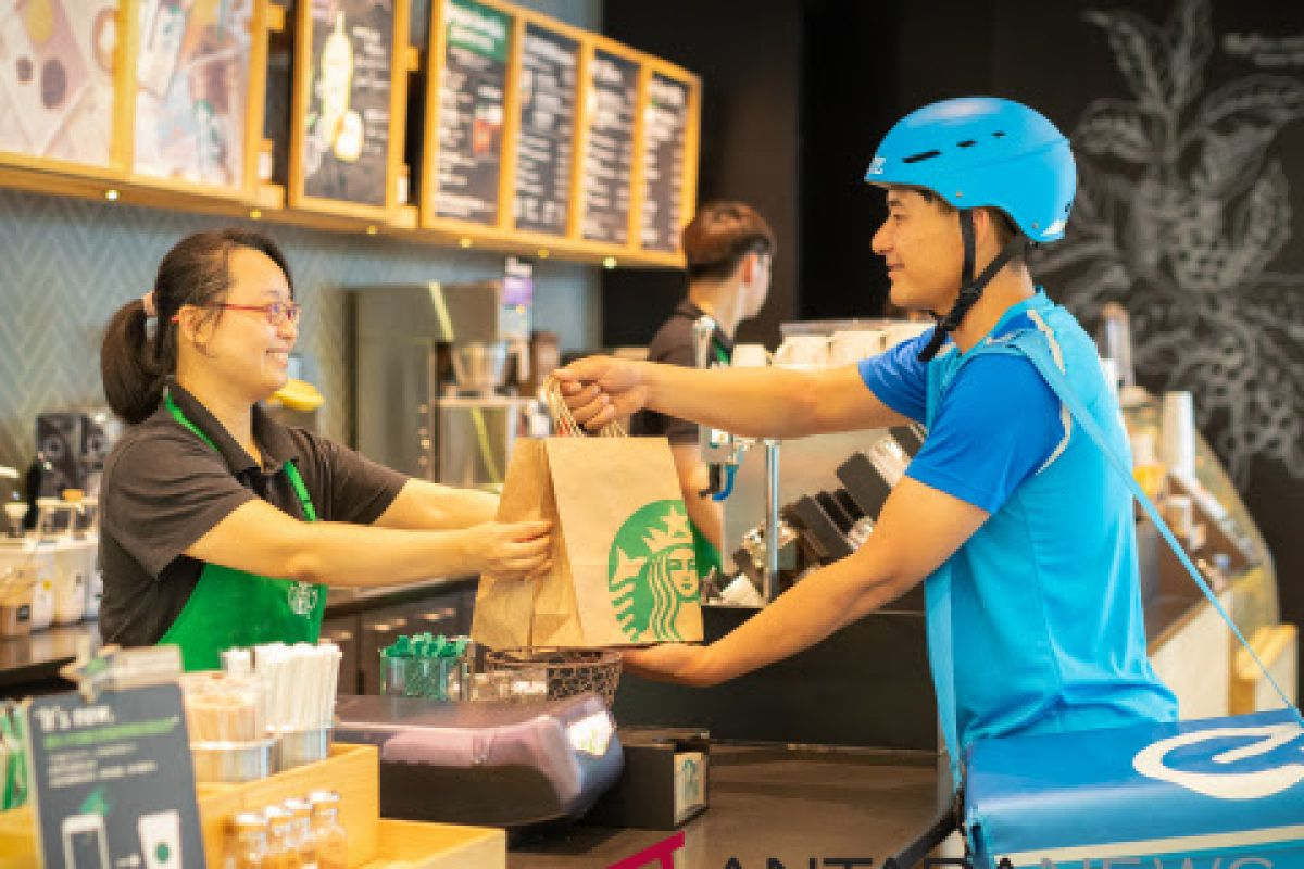 Ilustrasi suasana pelanggan menikmati kopi di Starbucks Kopi